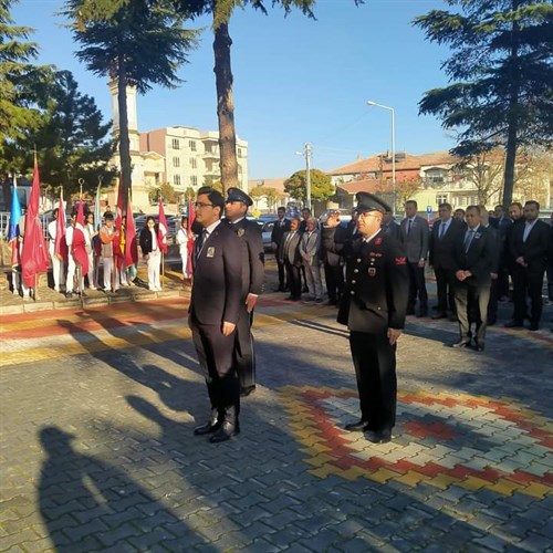 10 Kasım Atatürk'ü Anma Programı Kapsamı Çelenk Sunma Töreni Yapıldı