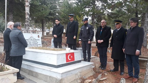 Kaymakamımız Murat Karahan 18 Mart Çanakkale Zaferi Nedeniyle Şehit Yakınlarını ve Şehit Mezarlıklarını Ziyaret Etti