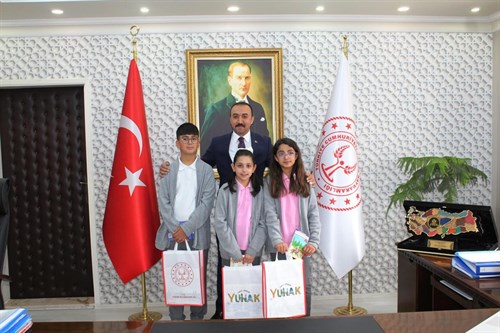 Kaymakamımız Sayın Özgür PELVAN  Makam Koltuğunu Çocuklara Devretti